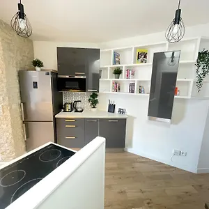 https://superbe-appartement-haussmannien-suspendu.fr-paris.fr